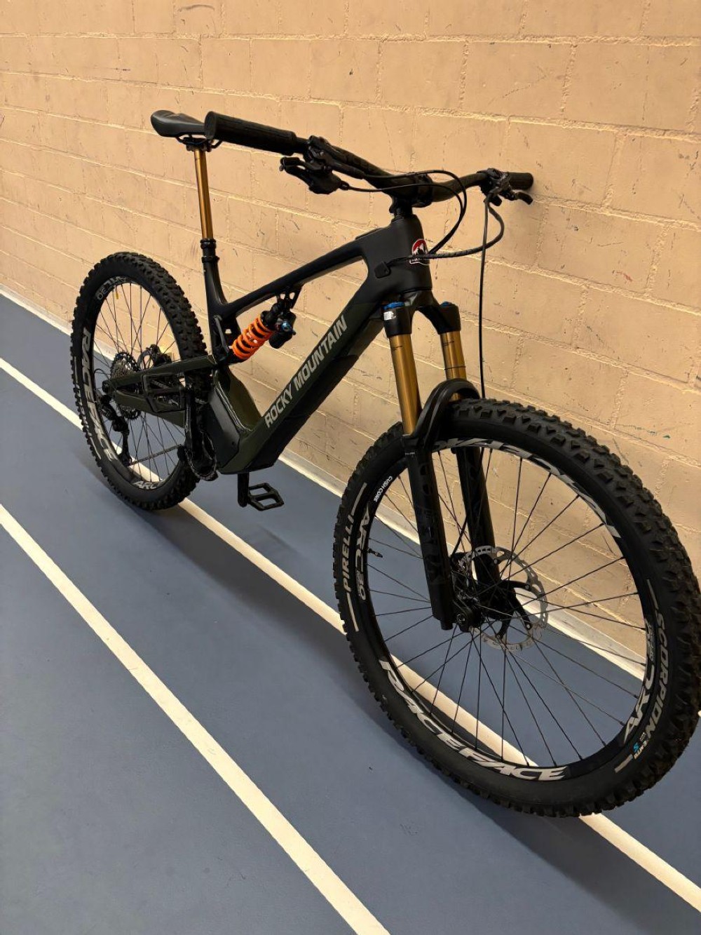 E-Bike kaufen: ROCKY MOUNTAIN Altitude Powerplay Testvelo