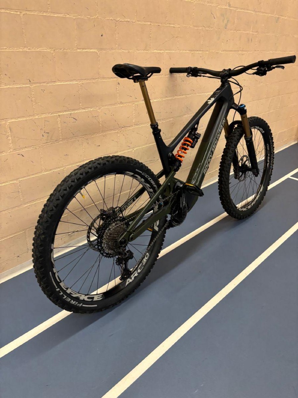 E-Bike kaufen: ROCKY MOUNTAIN Altitude Powerplay Vélo de test