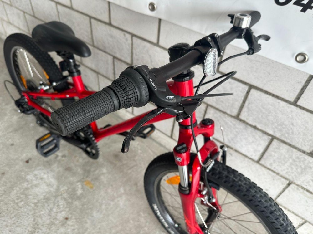 Kindervelo kaufen: SPECIALIZED Hotrock 20 Occasion